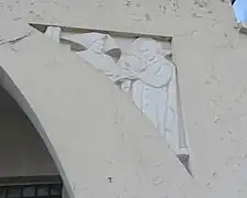 Fille de la charité présentant un nouveau-né à Vincent de Paul