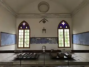 L'intérieur de la chapelle de Forbin-Janson, ou « chapelle des fusillés ».