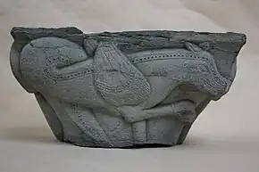 Chapiteau roman de l'abbaye de Saint-Amand.