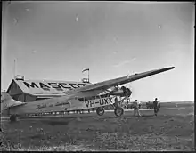 Photographie noir et blanc de l'avion. Vue de côté.