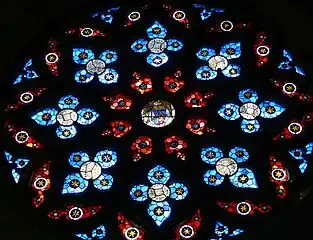 Vitraux de la rose de la chapelle.