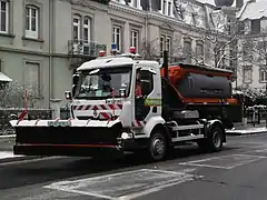 Chasse-neige européen pour dégager les rues.
