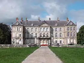Le château de Colembert est la propriété de sa grand-mère, Marie Antoinette Gabrielle de Sainte-Aldegonde de Noircarmes d'Hust,comtesse de Cossé-Brissac (1793-1874).