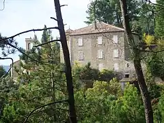 Autre vue sur le château et l'église.