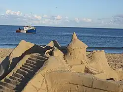 Le Concours des Châteaux de Sable des Iles de la Madeleine, aux Îles de la Madeleine, a lieu tous les ans.