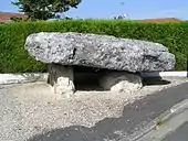 Dolmen, rue de la Pierre-Levée.