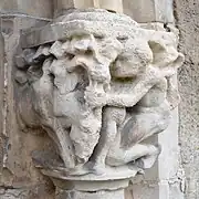 sculpture sur le chapiteau d'une colonne porte ouest.