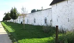 Chemin de croix dans la muraille de la ferme