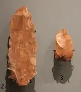 Deux lames en silex provenant de Choirokoitia (Chypre), VIIe millénaire av. J.-C. Ashmolean Museum.