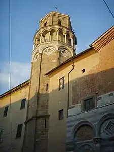 Le campanile octogonal.