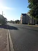 La route départementale 951 (direction Saint-Gaultier).