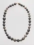 Collier chypriote en perles de chlorite bicôniques