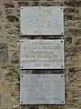 Plaques à l'extérieur de la chapelle privée située à côté de la chartreuse de la Chèze, à Chourgnac, où reposent Philippe Boiry et ses deux épouses.