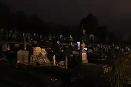 Division F et E du cimetière, le soir.