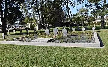 Fosse commune où sont inhumés 187 soldats allemands dont 171 inconnus.