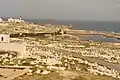 Vue du cimetière marin devant le cothon phénicien.