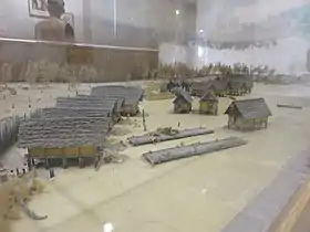 Cité lacustre néolithique (-4000 à -750) sur la rive occidentale du lac.