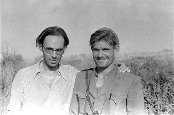 Claud Cockburn (en), avec lequel Ross a eu un enfant, Sarah Caudwell. Cockburn quitta Ross et leur fille en août 1939, trois mois après sa naissanceParker 2004. .