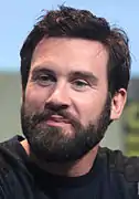 Clive Standen interprète Gauvin.