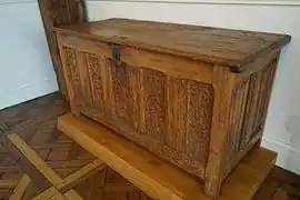 Coffre à « plis de serviette » XVIe siècle.