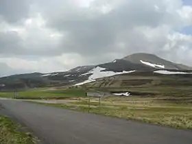 Le col de la Croix Saint-Robert au pied du roc de Cuzeau.