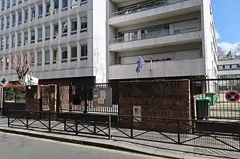Collège aux nos 13-15.