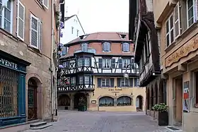 Maison zum Oesterreich (XVIe) aux no 23 et 25 Inscrit MH (1929)