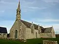 Combrit : la chapelle Saint-Vennec : vue extérieure d'ensemble 2.