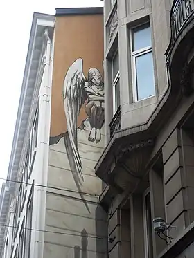 Fresque murale reproduisant l'Ange de Sambre dans le parcours BD de Bruxelles.
