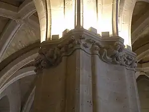 Décoration sculpturale de la Salle des Gardes (XIXe siècle).