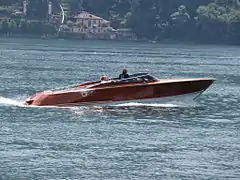 Bateau runabout Tullio Abbate sur le lac de Côme