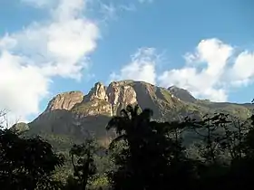 Vue du pic Marumbi (arrière-plan à droite).