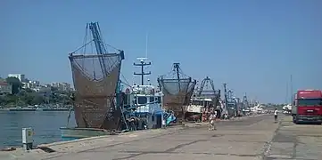 Chalutiers de pêche aux escargots de mer desservant les restaurants de Constanța.