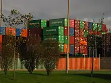 Stockage de conteneurs sur le terminal nord.
