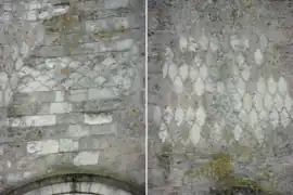 Photomontage de différents motifs de décor en pierre sur un mur.