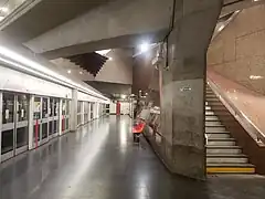 Quai (52 mètres) en direction de CH Dron