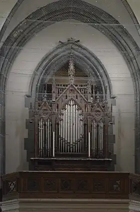 Le grand-corps du buffet de l'orgue.