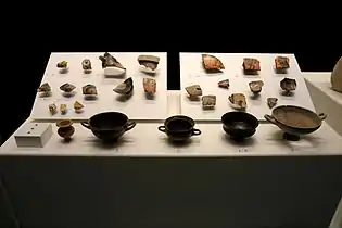 Céramiques corinthiennes, laconiennes et attiques (Place Jules-Verne, rue de la cathédrale, Bourse, ancienne rue Négrel, place Villeneuve-Bargemon, fort saint-Jean).