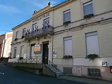 La mairie de Cours-la-Ville