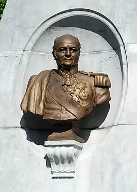 Monument au comte Goblet d'Alviella à Court-Saint-Étienne.