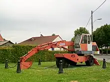 Pelle mécanique hydraulique Poclain, inventée par Gérard Coolen, promotion 1937, Jacques Bataille, promotion 1944, et Pierre Bataille, promotion 1945