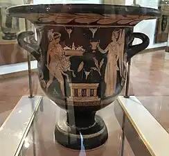 Héraclès et Nikè offrent un sacrifice sur un autel. Cratère apulien à figure rouge attribué au peintre Varrese. Vers -340.