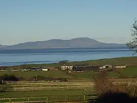 Le Criffel vu depuis la Cumbria par-dessus le Solway Firth