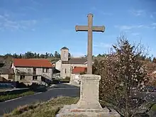 calvaire et vue sur le village