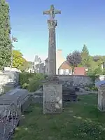La croix de cimetière.