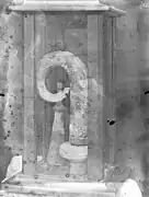 Photo ancienne (1923) de la crosse épiscopale du XIIIe siècle en ivoire.