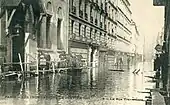 Crue de la Seine en 1910, église côté rue Traversière.