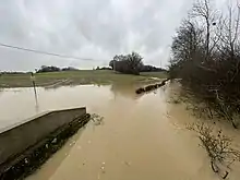 La route de la Platière inondée par la rivière Menthon.