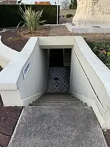 Accès à la crypte.