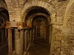 Crypte du prieuré Saint-Gervais-et-Saint-Protais à Vilhosc.